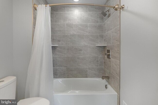 Building Photo - 2344 W Seybert St