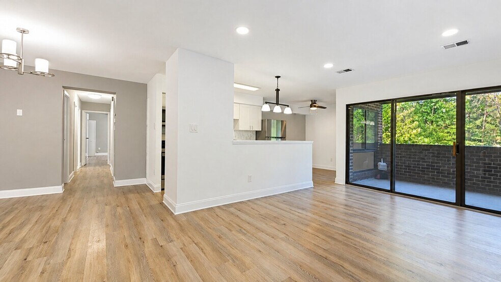 Building Photo - 11252 Chestnut Grove Sq