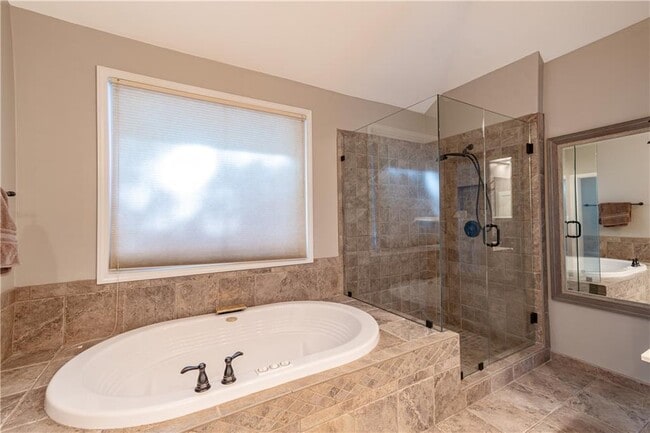 Building Photo - 651 Briarleigh Way