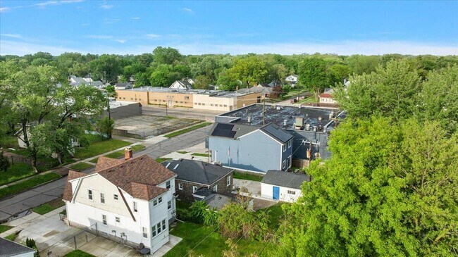 Building Photo - 39 W Elza Ave