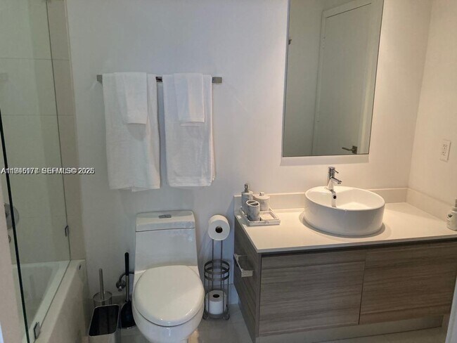 Building Photo - 121 NE 34th St