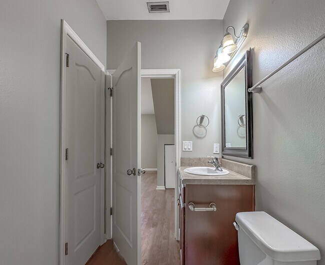 Building Photo - 1988 Green Castle Ln