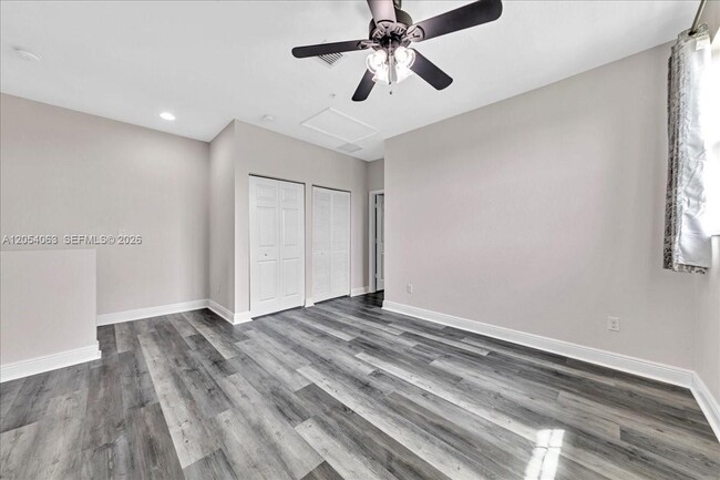 Building Photo - 995 SW 147th Ave