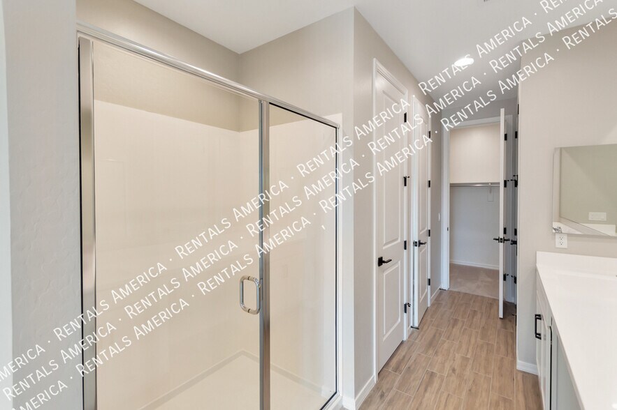 Building Photo - 36033 W San Clemente Ave