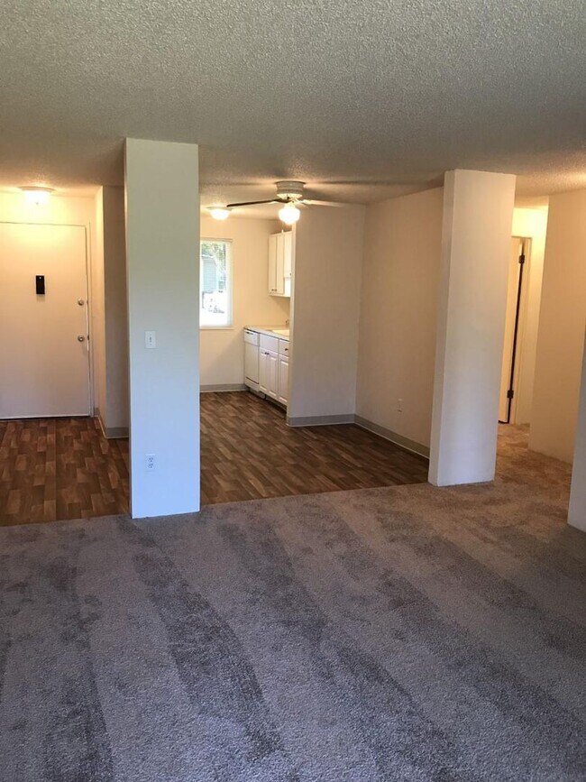 Building Photo - St. Johns 1 bedroom 1 bath in park-like setting.