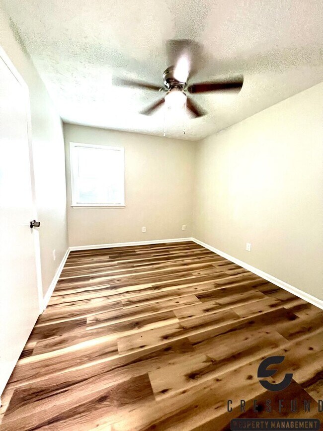Building Photo - 3529 Torbay Dr