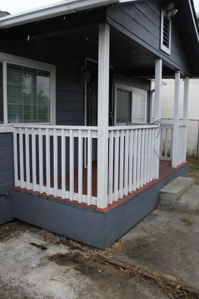 Building Photo - Three Bedroom, One Bathroom House in North...