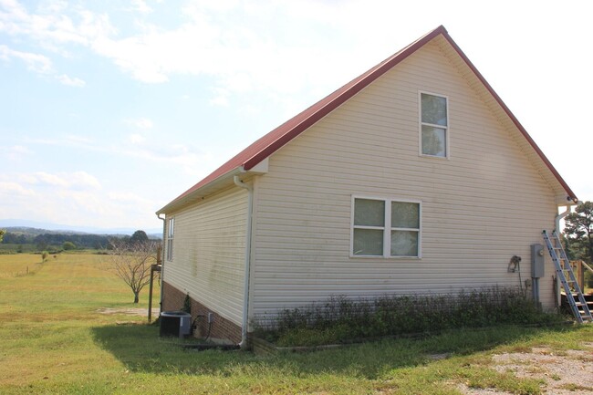 Building Photo - 983 N Bucks Pocket Rd SE