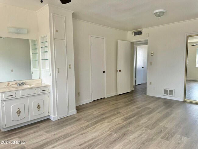 Building Photo - 11013 N 110th Dr