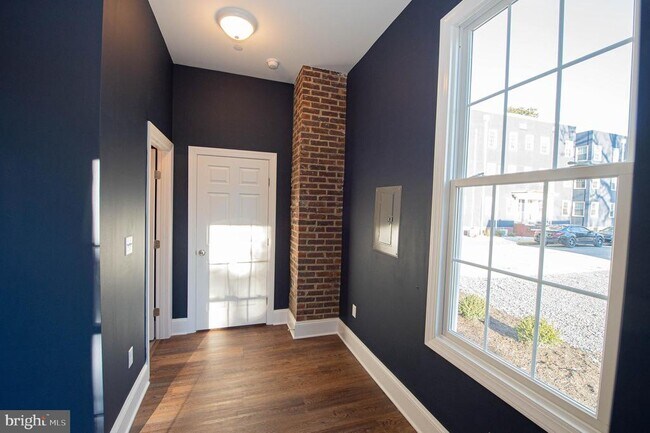Building Photo - 106 Colonial Ct