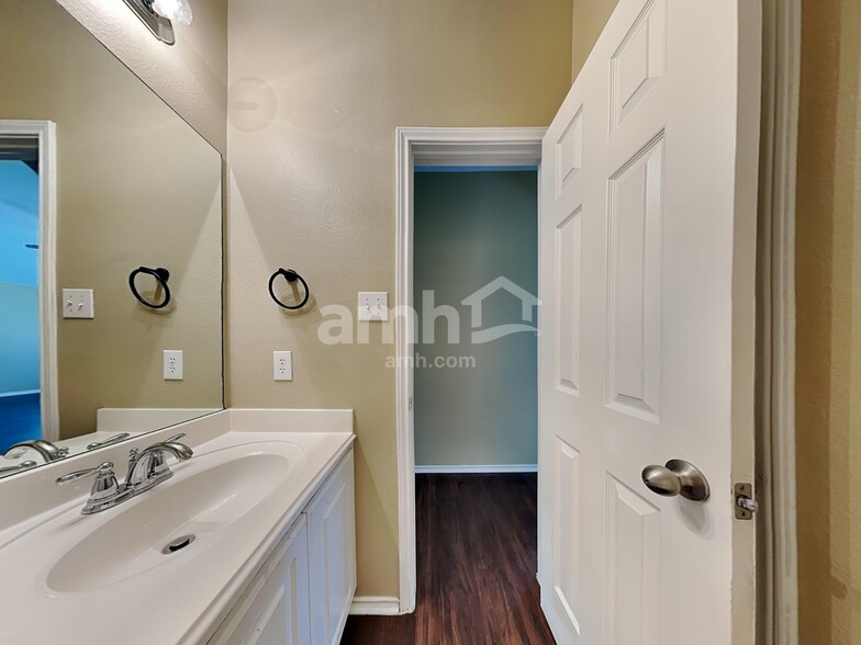 Building Photo - 265 Firwood N