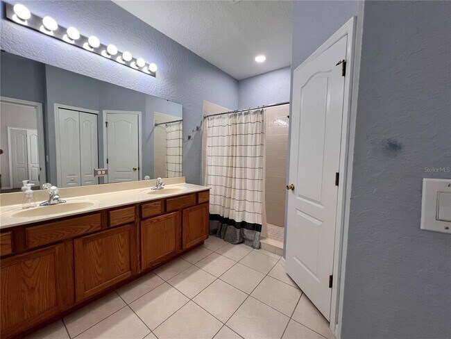 Building Photo - 1161 N Hampton Dr