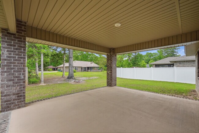 Building Photo - 5810 Crestlake Dr