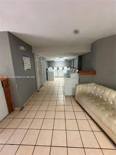 Building Photo - 8810 Fontainebleau Blvd