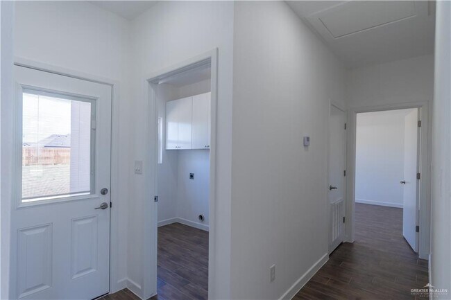 Building Photo - 14 N Sugar Bear Dr