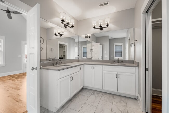 Building Photo - 4604A Michigan Ave