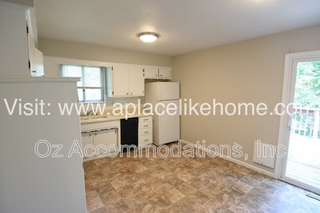 Building Photo - 5521 Perry Ln