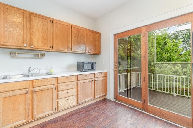 Building Photo - Spacious 5 Bed | 2 Bath Home in the Heart ...