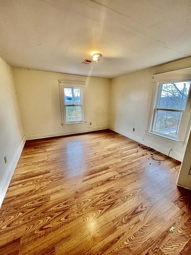 Building Photo - 975 Dorsey Ave