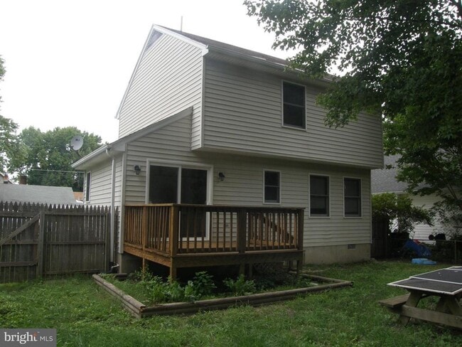 Building Photo - 1193 Maple Ave