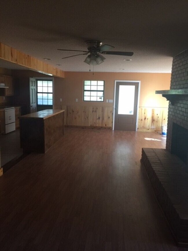 Building Photo - 210 Pineleaf Ln