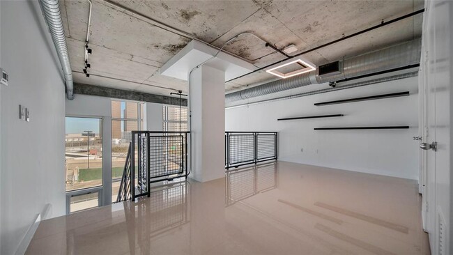 Building Photo - 2000 Bagby St