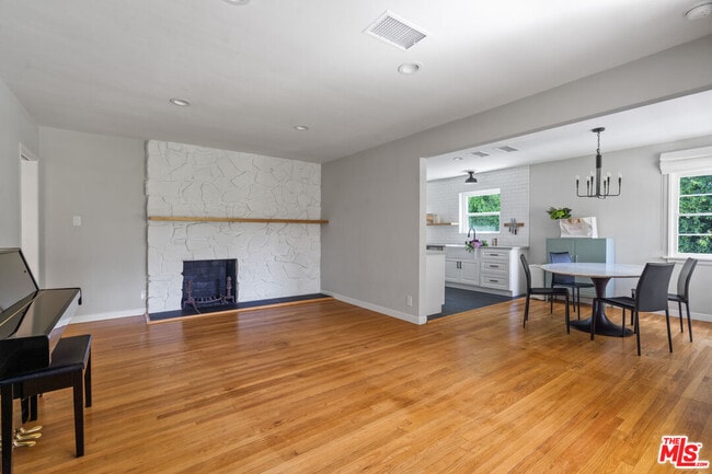 Building Photo - 4824 La Canada Blvd