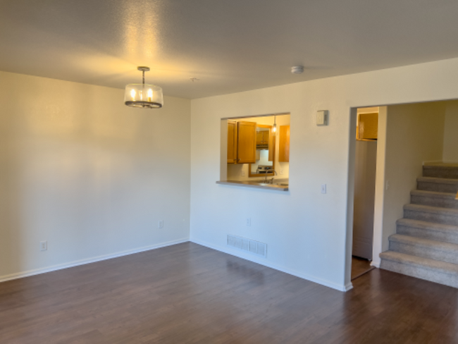 Building Photo - 1601 Great Western Dr