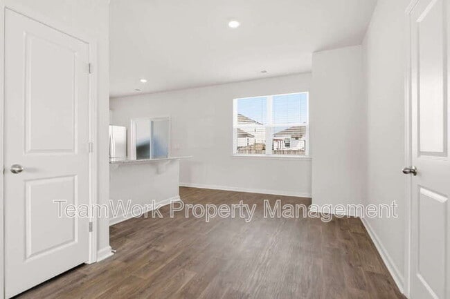 Building Photo - 806 Lilyford Ln