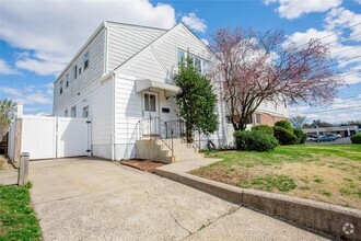 Building Photo - 193 Nassau Blvd