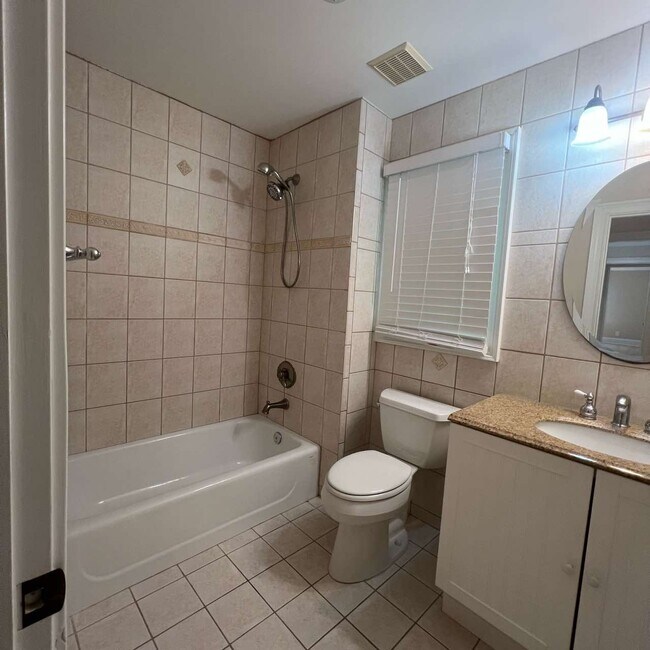 Building Photo - 110 Parkside Dr