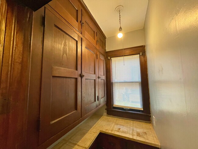 Building Photo - 416 N 7th St