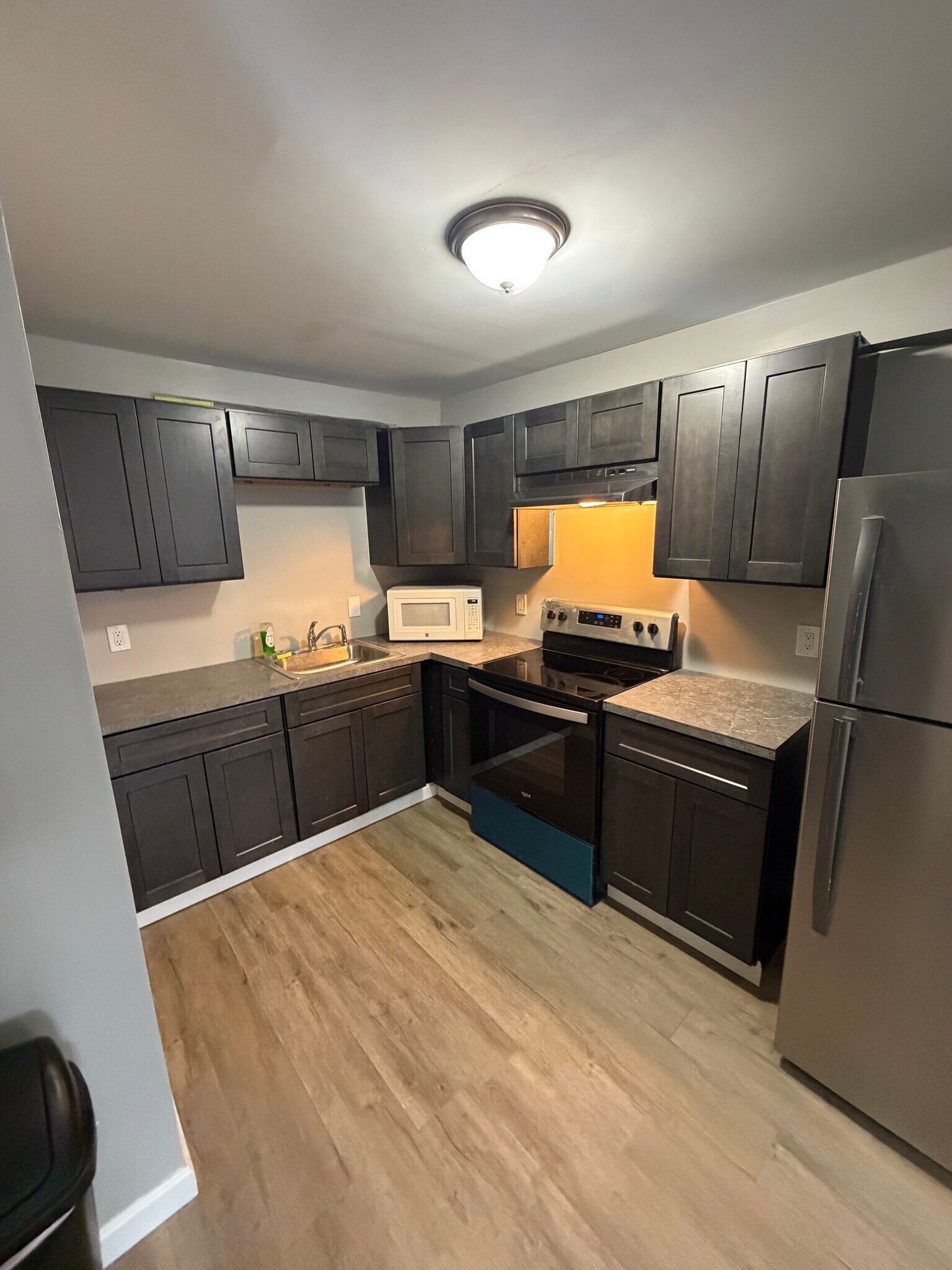 Building Photo - 490 Boswell Ave