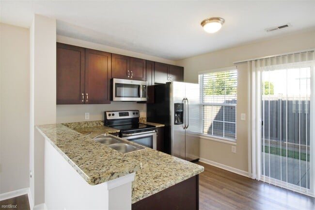 Building Photo - 2 br, 1.5 bath Townhome - 57 High Street 8