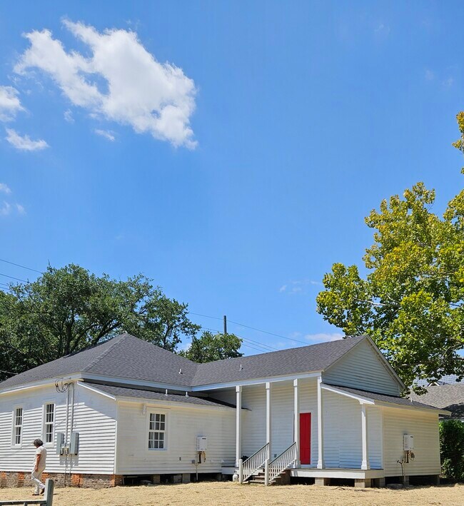 Building Photo - 308 N Joachim St