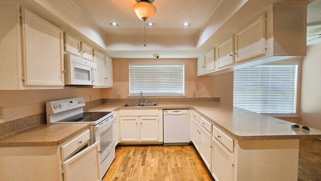Building Photo - 3334 Birch Creek Dr