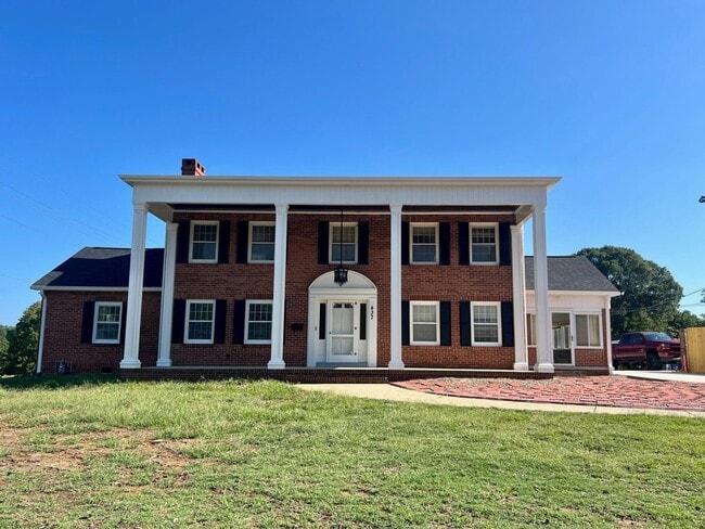 Building Photo - 437 Banks St