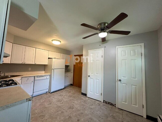 Building Photo - 660 N Hobart Rd