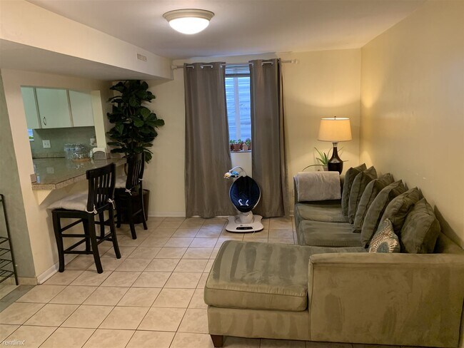 Building Photo - 2 br, 1 bath 4plex - 2959 Newton Street B