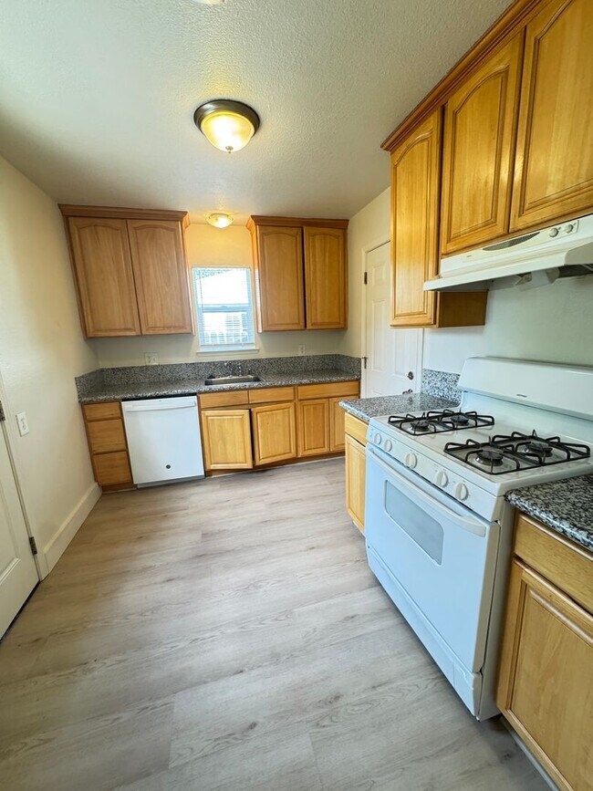 Building Photo - 3 bed /1 ba house - Yuba City