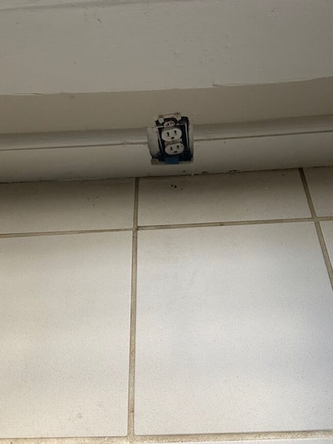 Building Photo - Beautiful 3brm, 2bath Home in Heart of Bur...