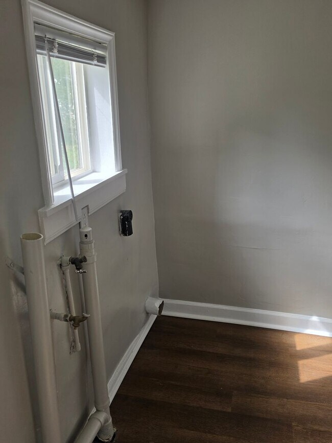 Building Photo - 2 Bedroom 1 Bath House in Southwest Roanoke