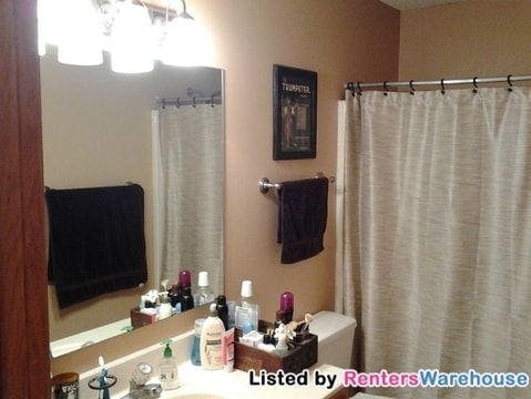 Building Photo - 15644 Garrett Dr