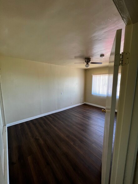 Building Photo - 11700 Glenoaks Blvd