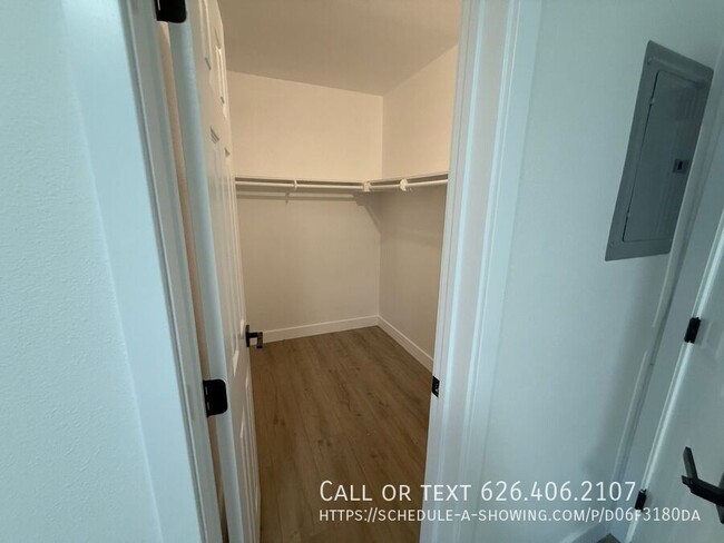 Building Photo - RENOVATED 1BED/1BATH-1 MONTH FREE