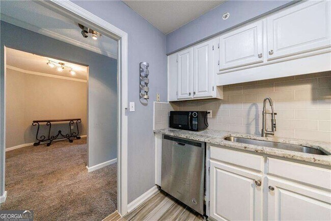 Building Photo - 27306 Plantation Dr NE