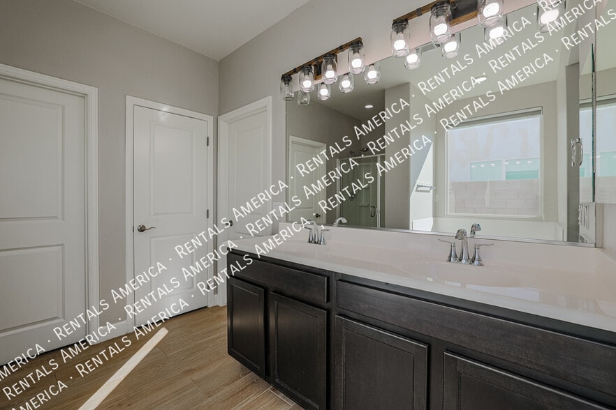 Building Photo - 37661 N Bentgrass Rd