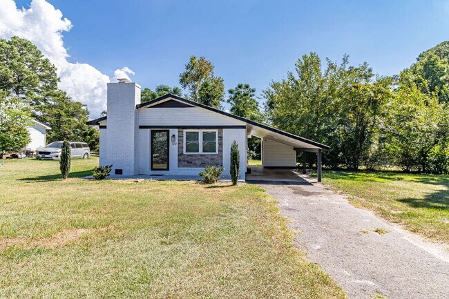 Building Photo - ADORABLE 3 BR | 1 BA Home in Dudley | Fully Renovated and Move-In Ready!
