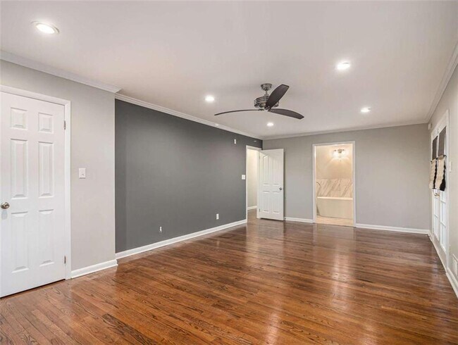 Building Photo - 3590 Cloudland Dr