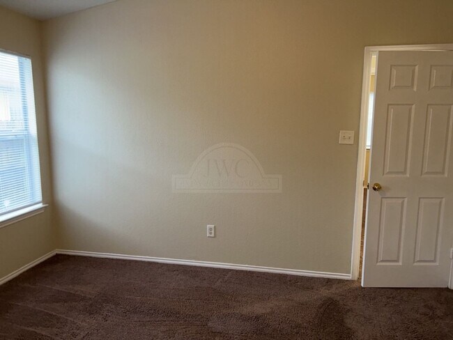 Building Photo - 1201 Fox Creek Dr